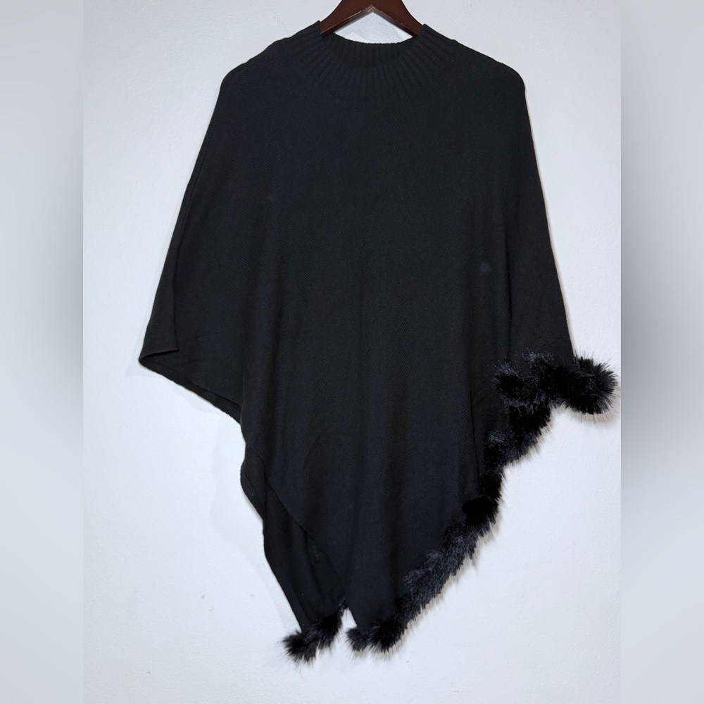 Chico’s Black Knit Faux Fur Trim Poncho – Size S/M (NWT)